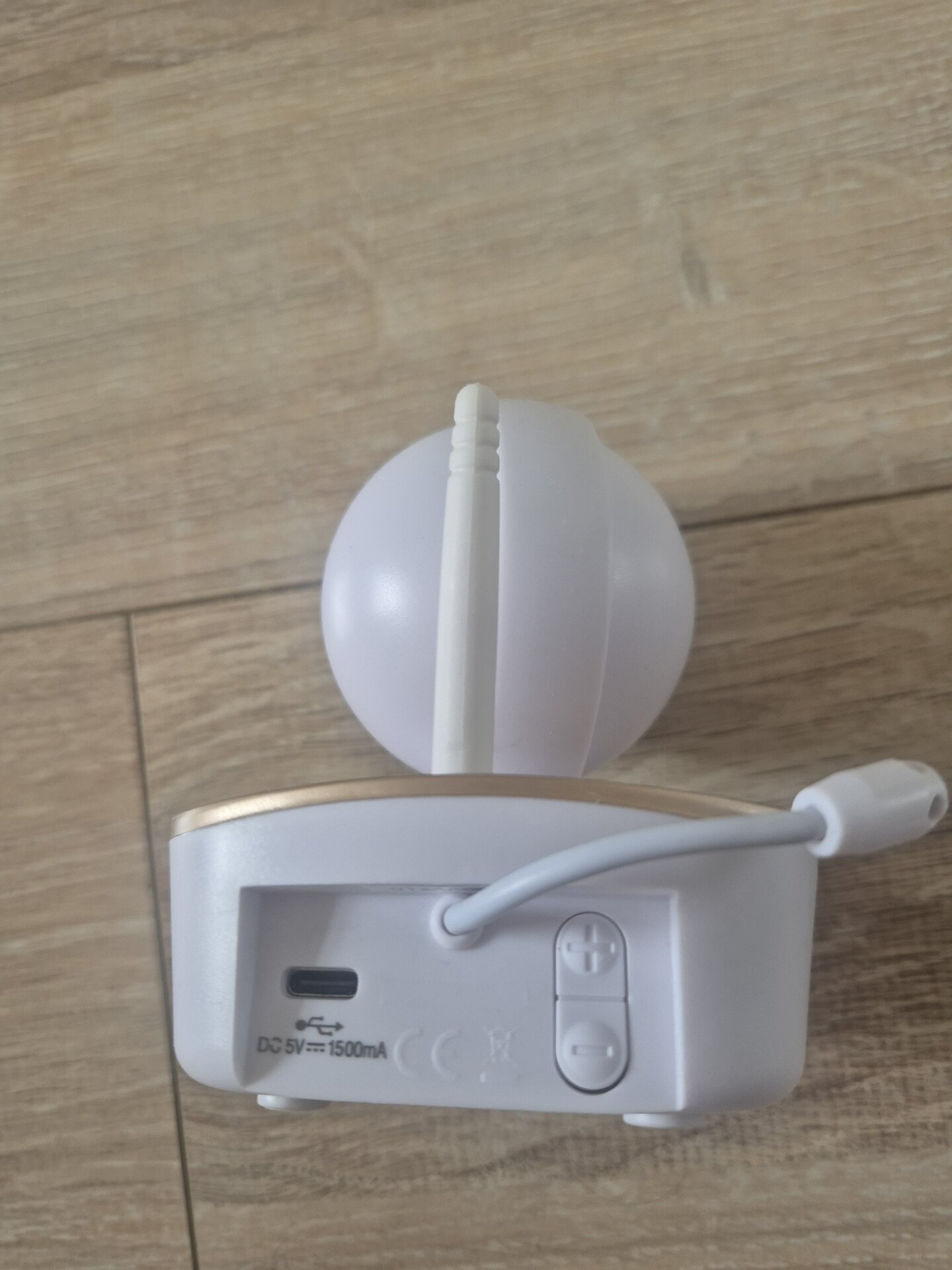 Ramili RV1800 — камера, вид сзади (USB-разъём, кнопки)